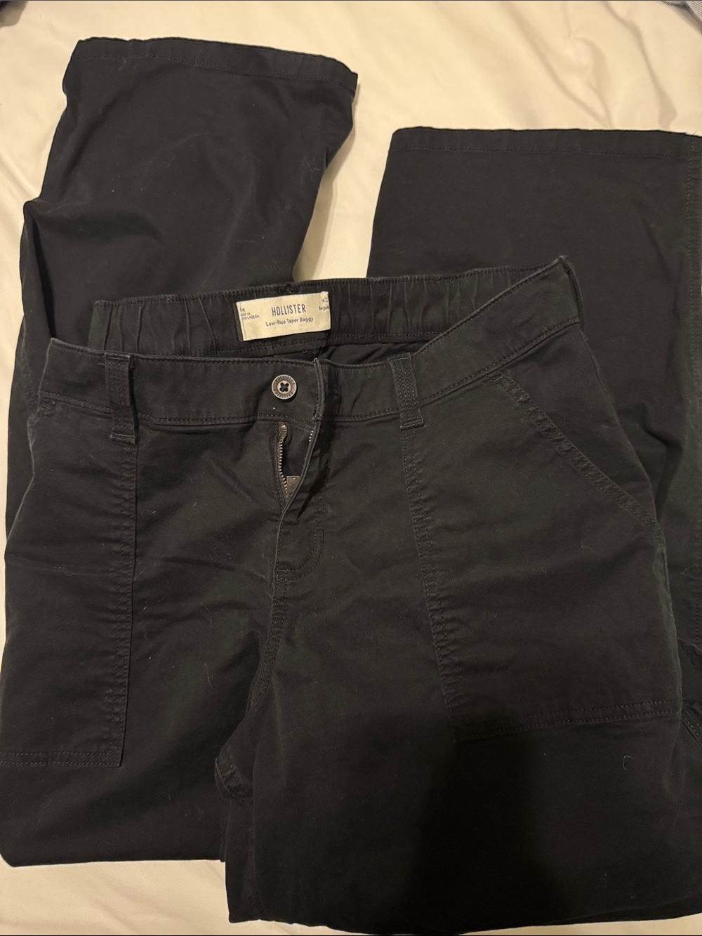Hollister women’s Black Low rise Tapper Baggy Chino Pants